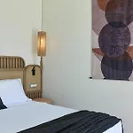 Apanemo Private Hotel *