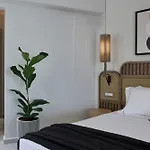 Apanemo Private فندق